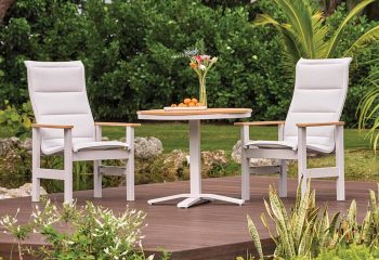 Choosing balcony chairs and table